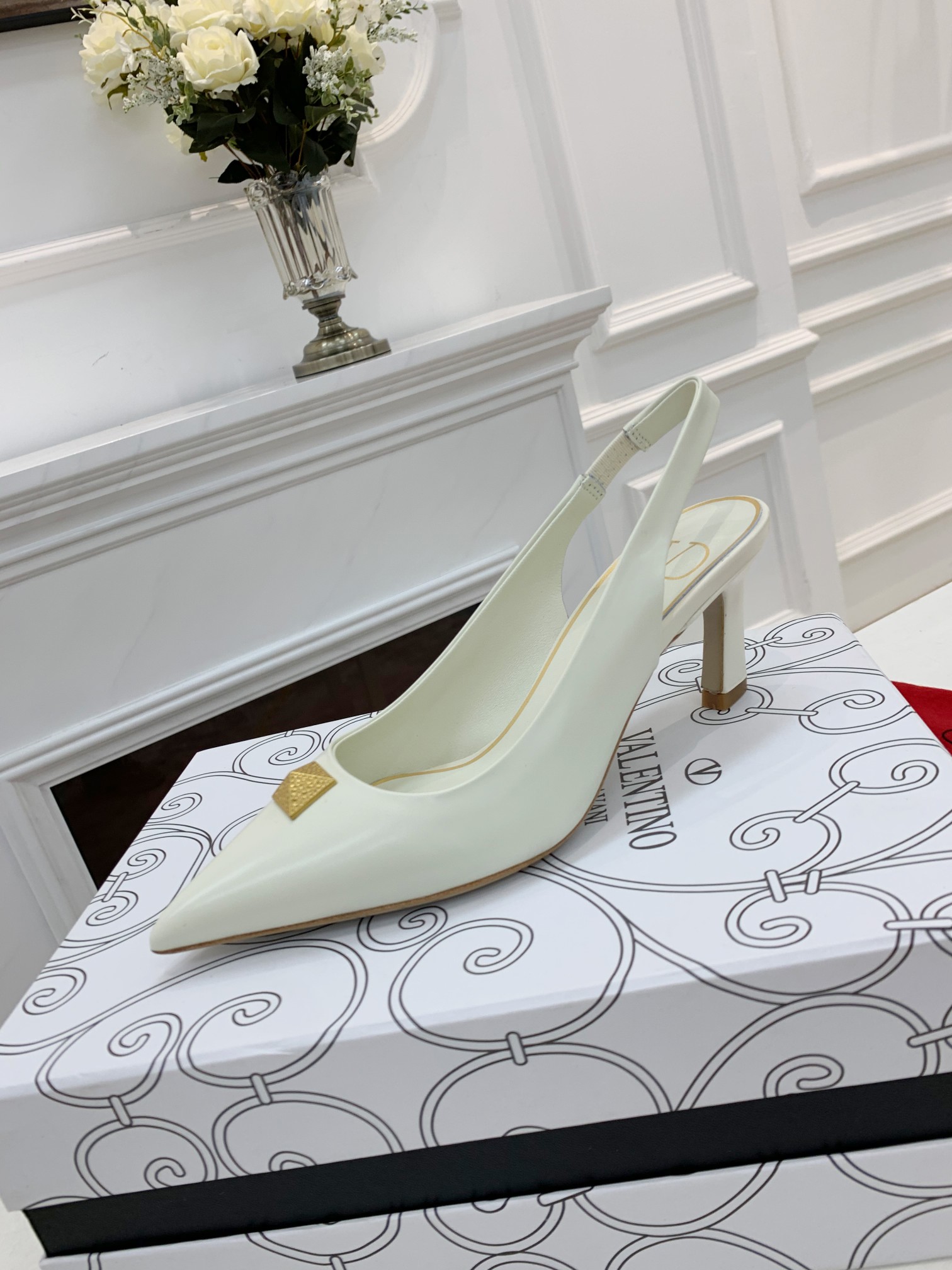 VALENTINO GARAVANI Rockstud WOMEN 37 - vstockx