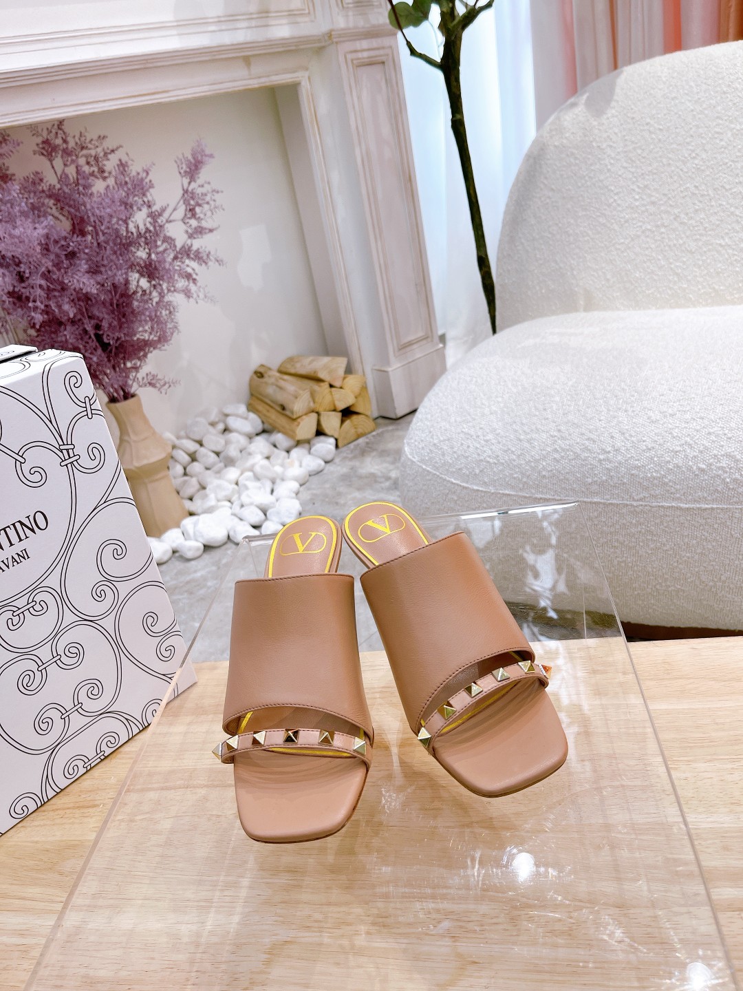 VALENTINO GARAVANI ROMAN STUD WOMEN 11 - vstockx