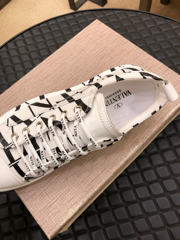 Valentino Garavani Giggies VLTN TIMES low-top sneakers 10 - vstockx