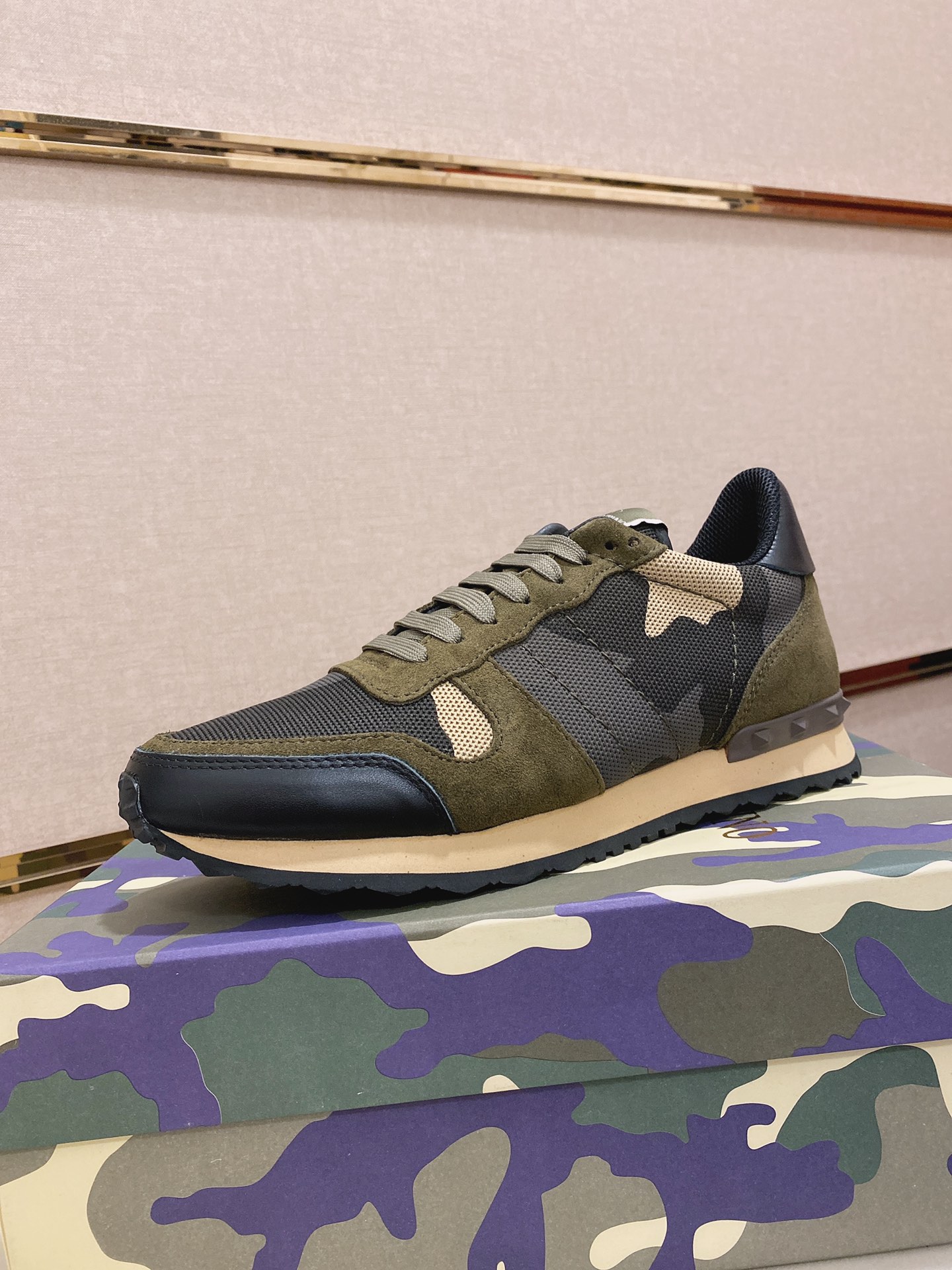 Valentino Garavani Rockrunner camouflage-print sneakers 11 - vstockx