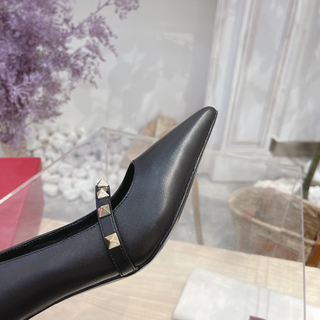 VALENTINO GARAVANI Roman Stud WOMEN 16 - vstockx