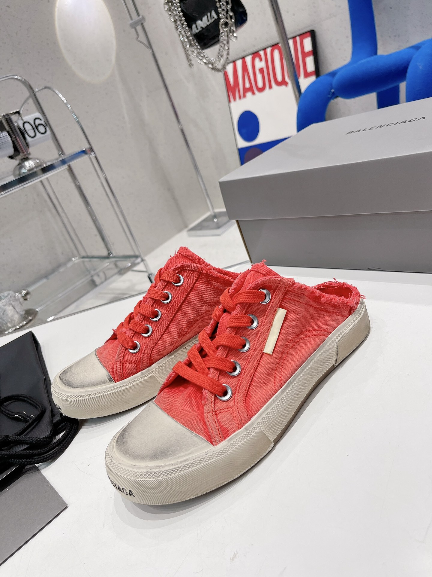 Balenciaga Paris Sneaker 3 - vstockx