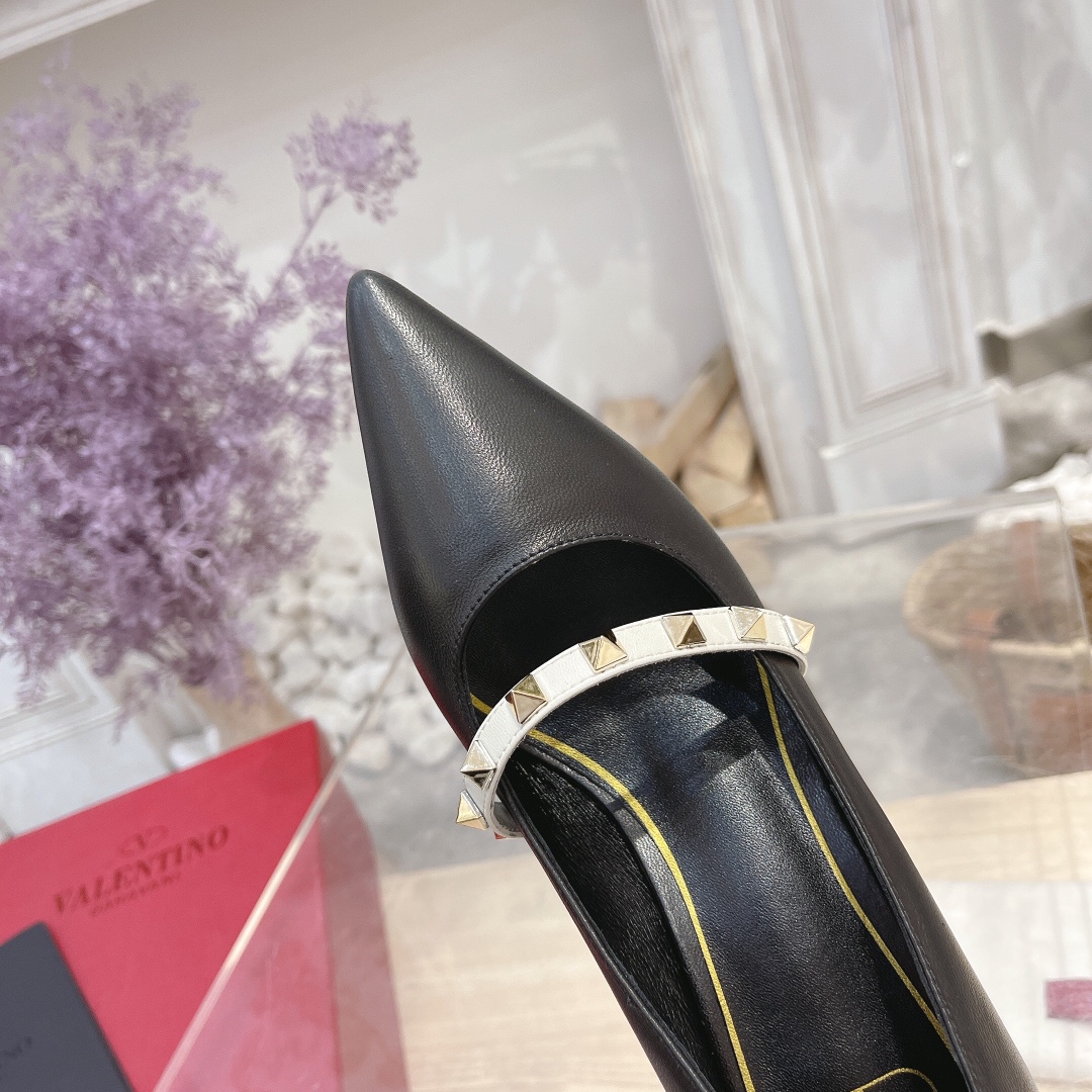 VALENTINO GARAVANI Roman Stud WOMEN 16 - vstockx