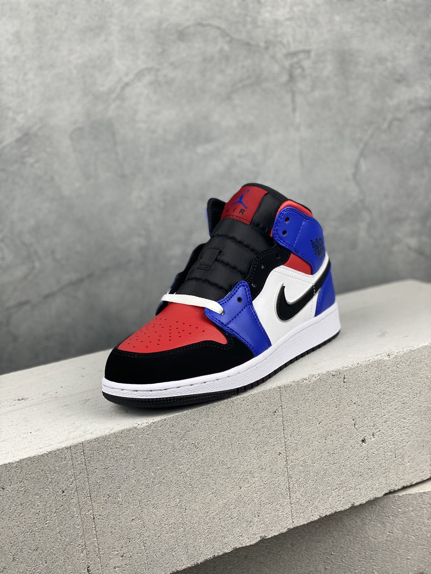 Jordan 1 Mid Top 3 - vstockx