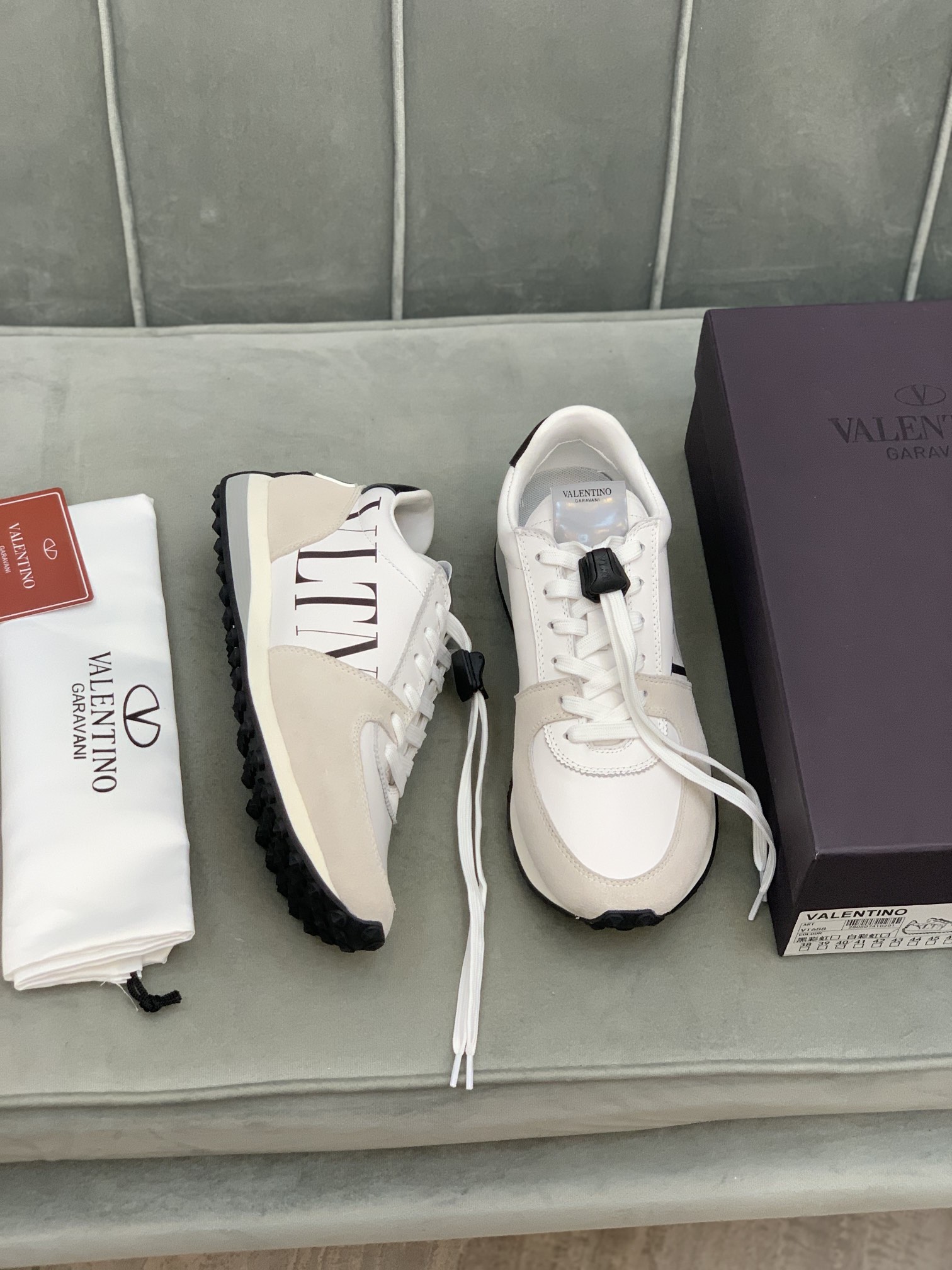 Valentino Garavani Low-top sneakers 7 - vstockx