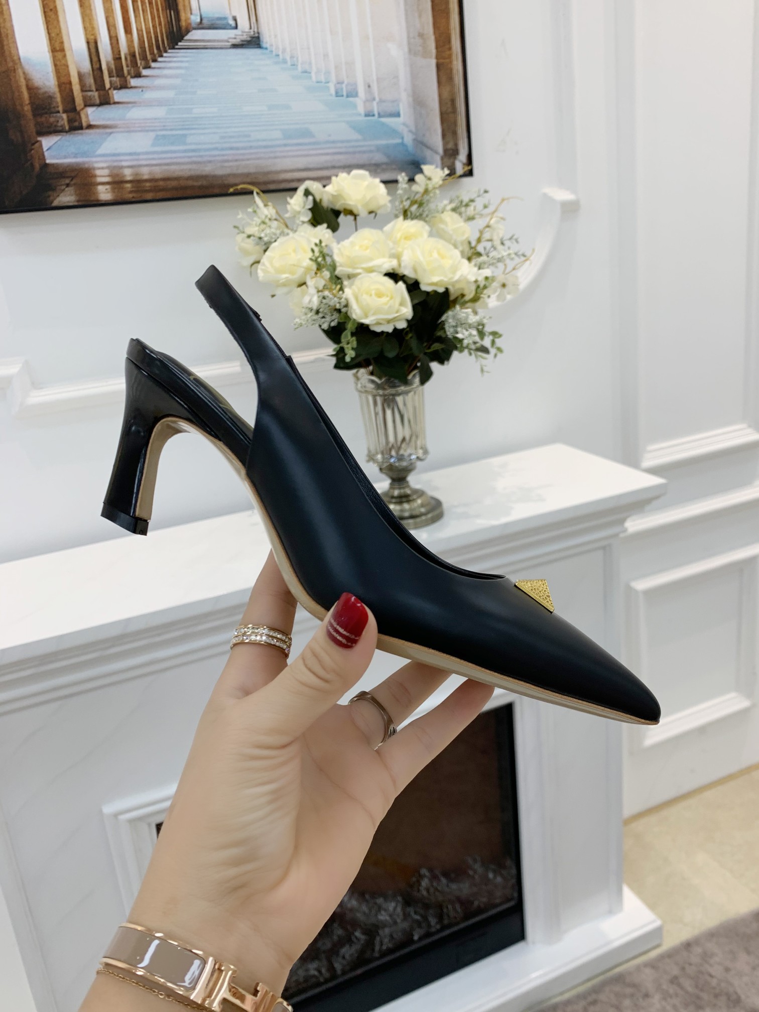 VALENTINO GARAVANI Rockstud WOMEN 37 - vstockx