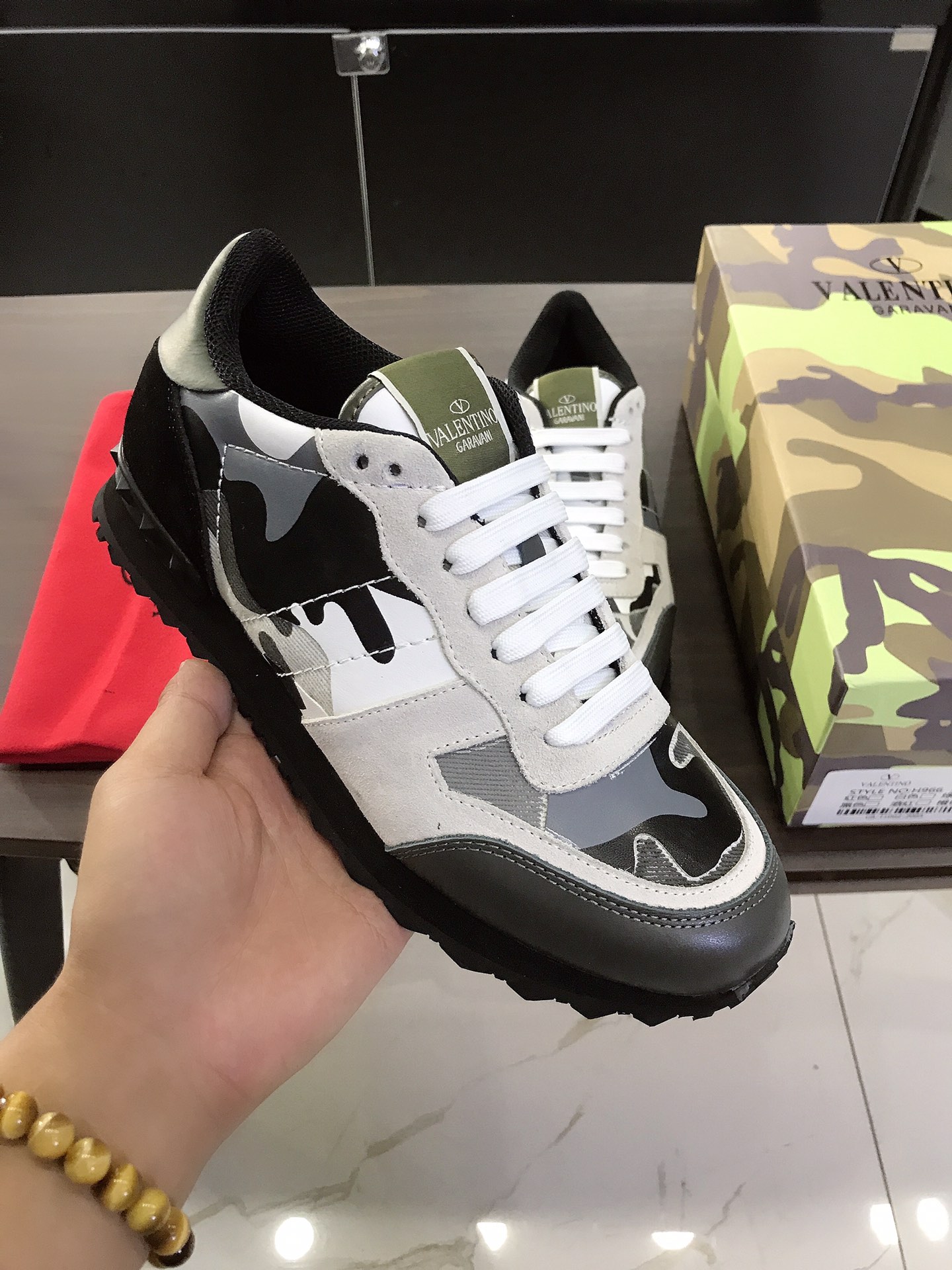 Valentino Garavani Rockrunner camouflage-print sneakers 3 - vstockx
