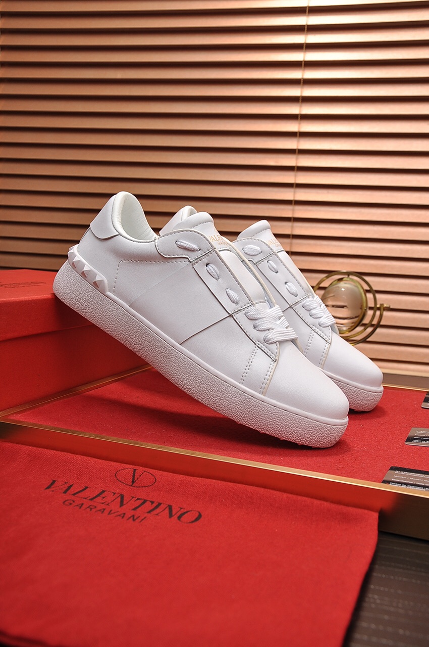 Valentino Garavani Rockstud Untitled calfskin sneaker 33 - vstockx