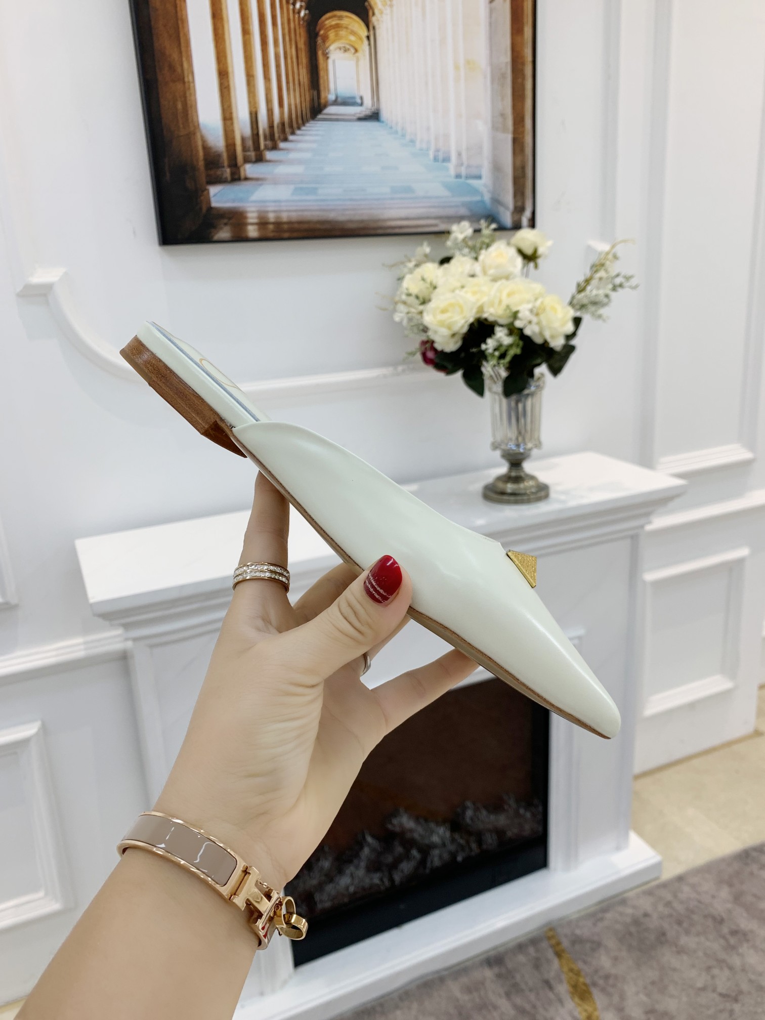 Valentino Garavani Flat sandals Women 11 - vstockx