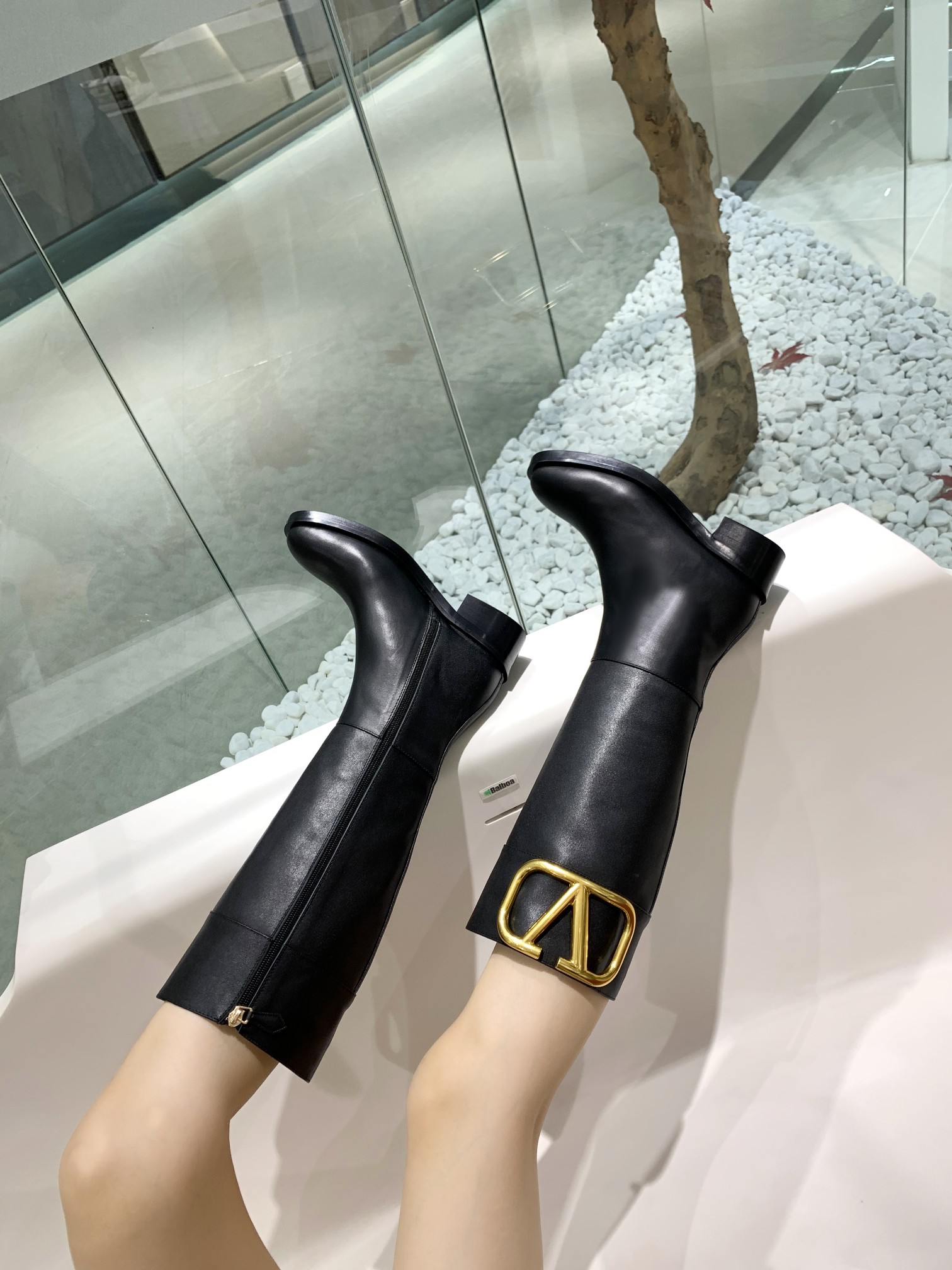 VALENTINO GARAVANI Roman Stud WOMEN 24 - vstockx