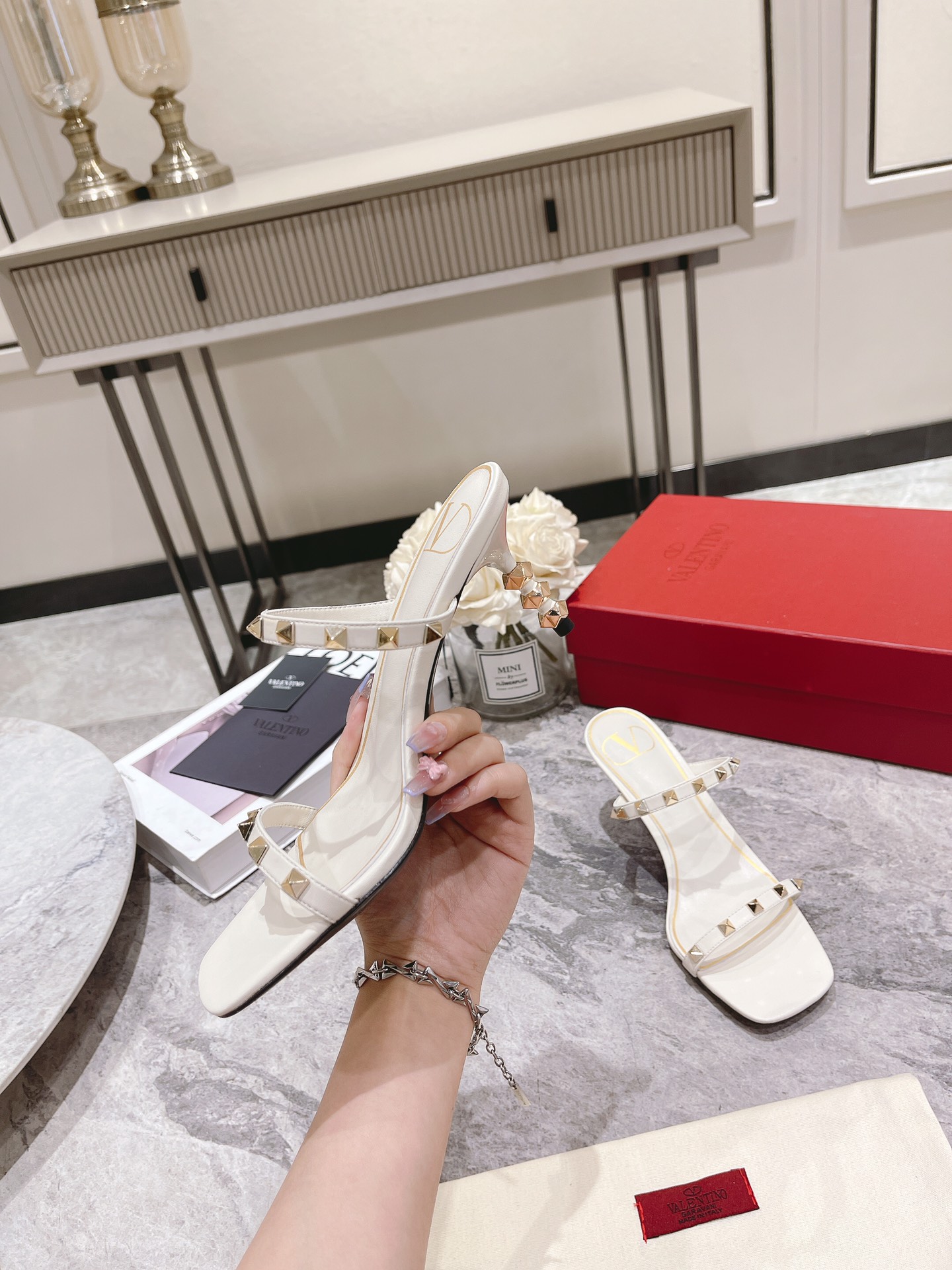 VALENTINO GARAVANI Rockstud WOMEN 3 - vstockx