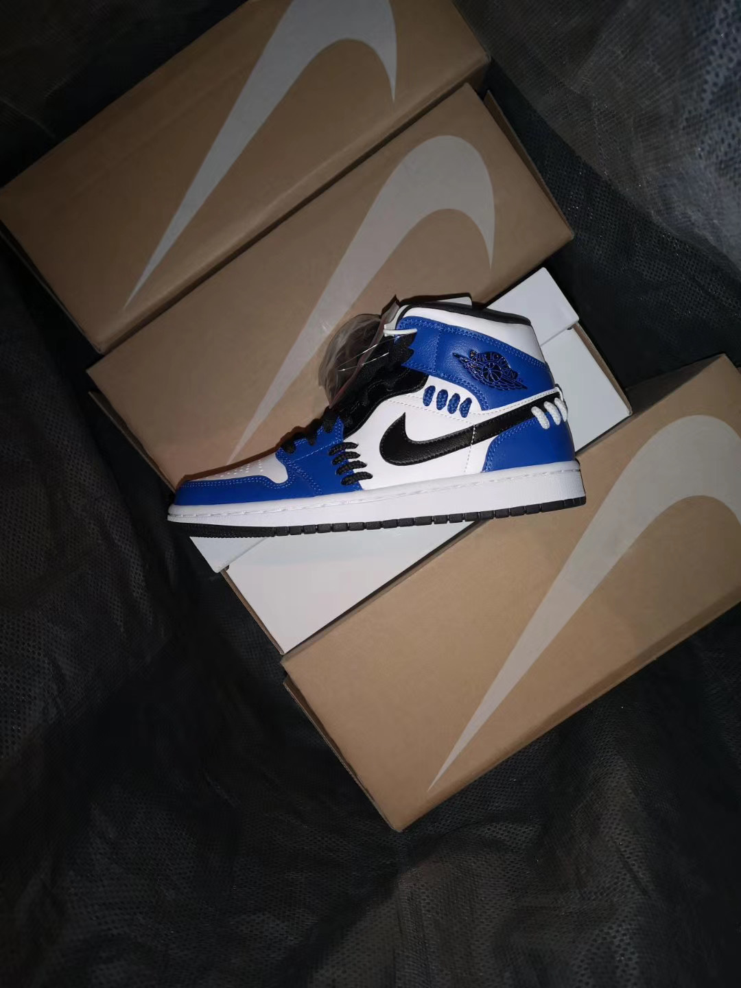 Jordan 1 Mid Sisterhood - vstockx