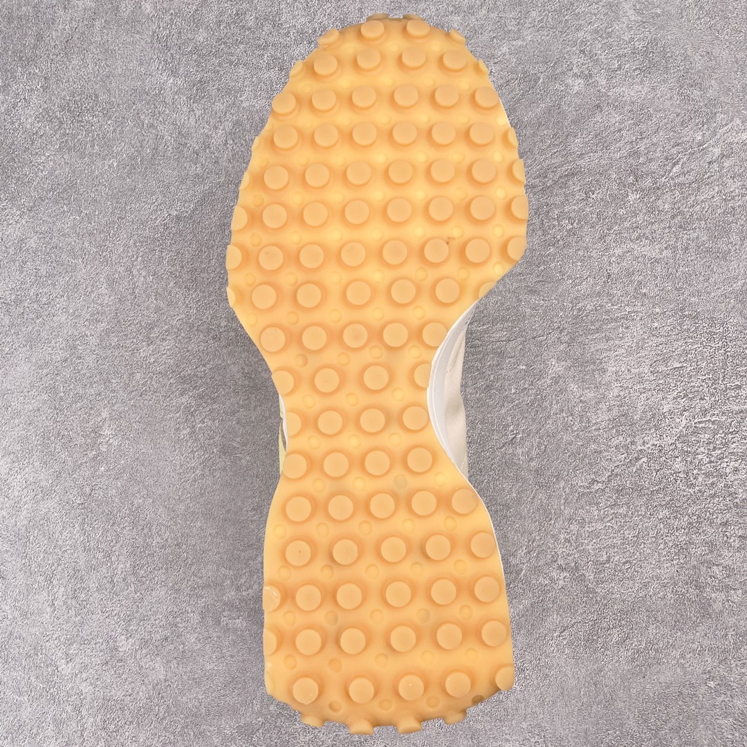 New Balance 327 Sneaker 12 - vstockx