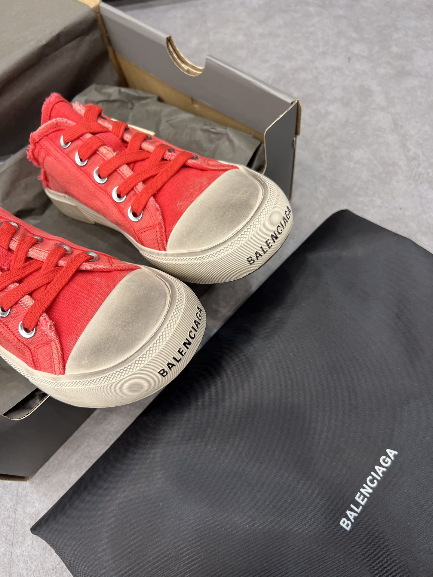 Balenciaga Paris Sneaker 4 - vstockx