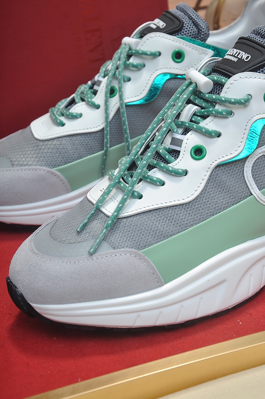 Valentino Garavani Low-top sneakers 18 - vstockx