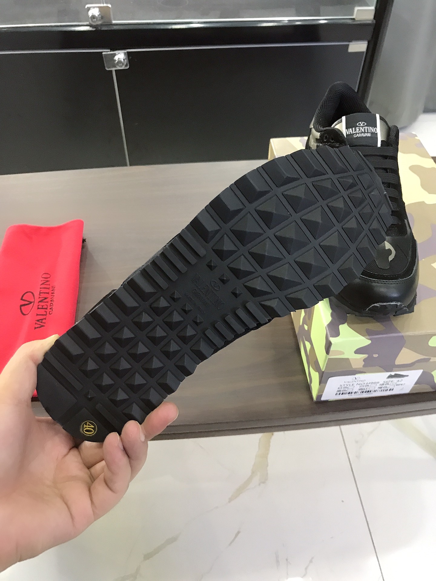 Valentino Garavani Rockrunner camouflage-print sneakers 4 - vstockx