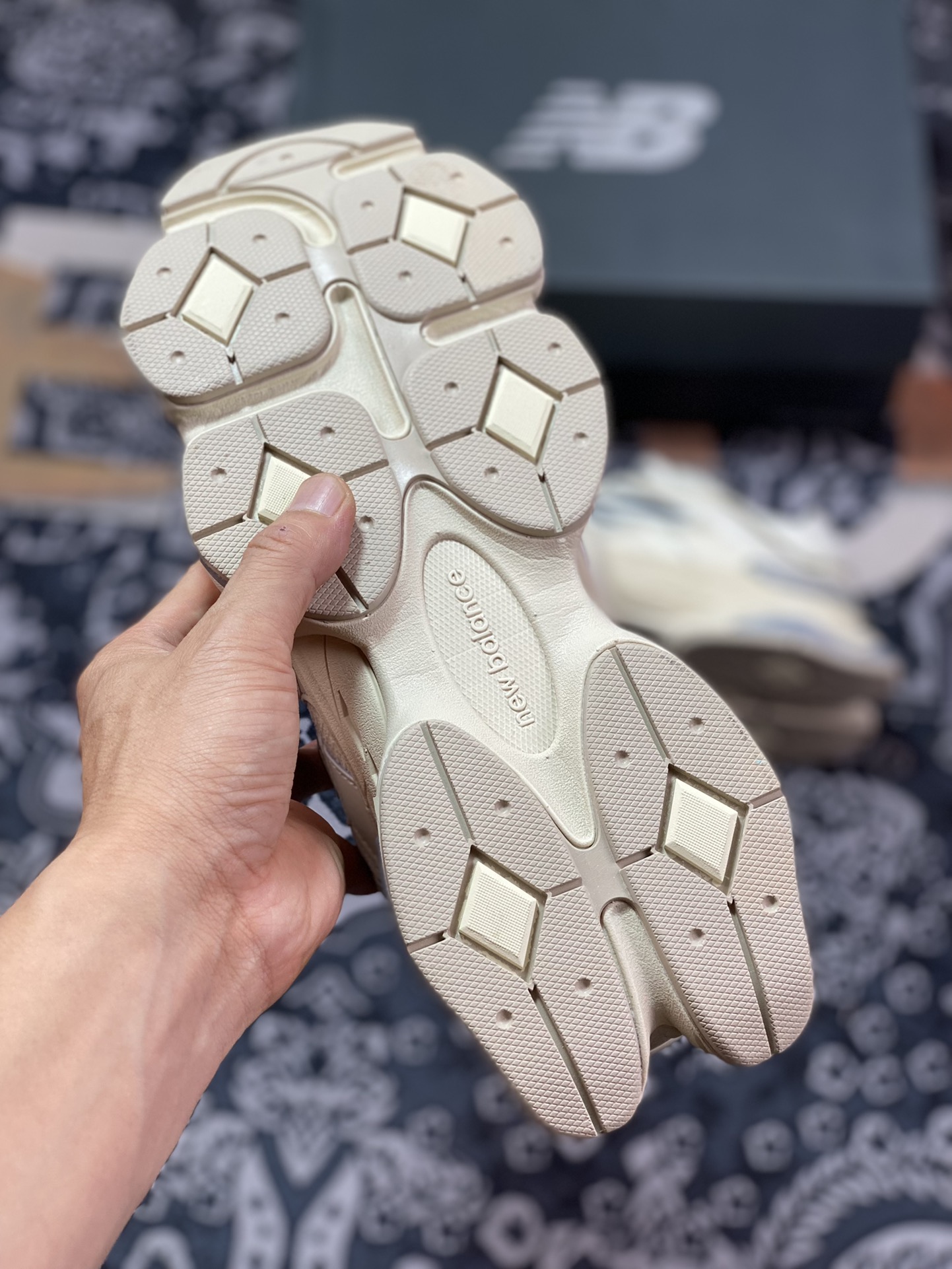 New Balance 9060 Turtledove Black Silver Metallic - vstockx