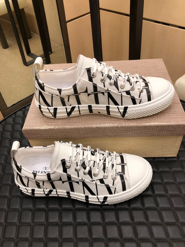Valentino Garavani Giggies VLTN TIMES low-top sneakers 10 - vstockx