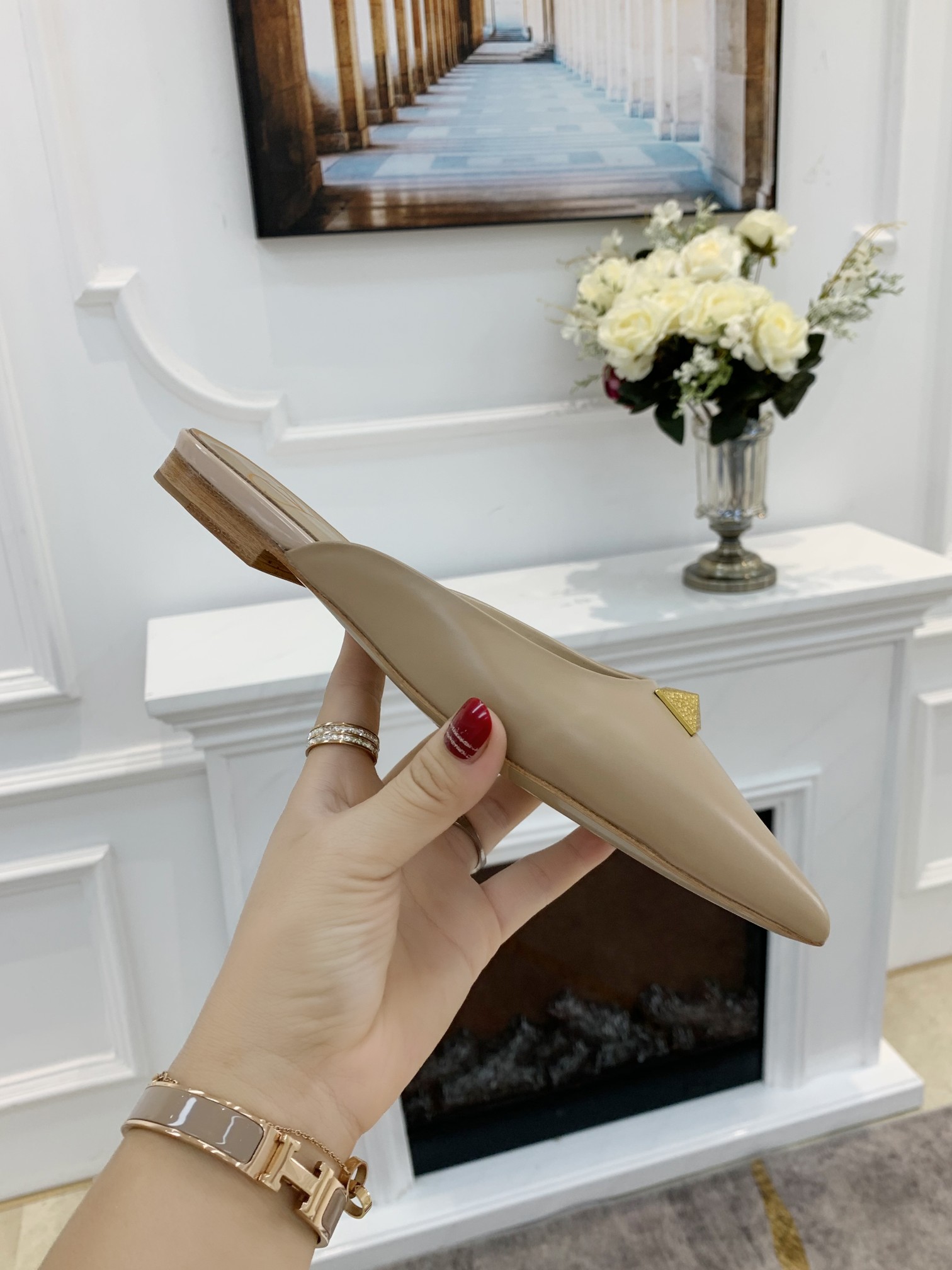 Valentino Garavani Flat sandals Women 17 - vstockx