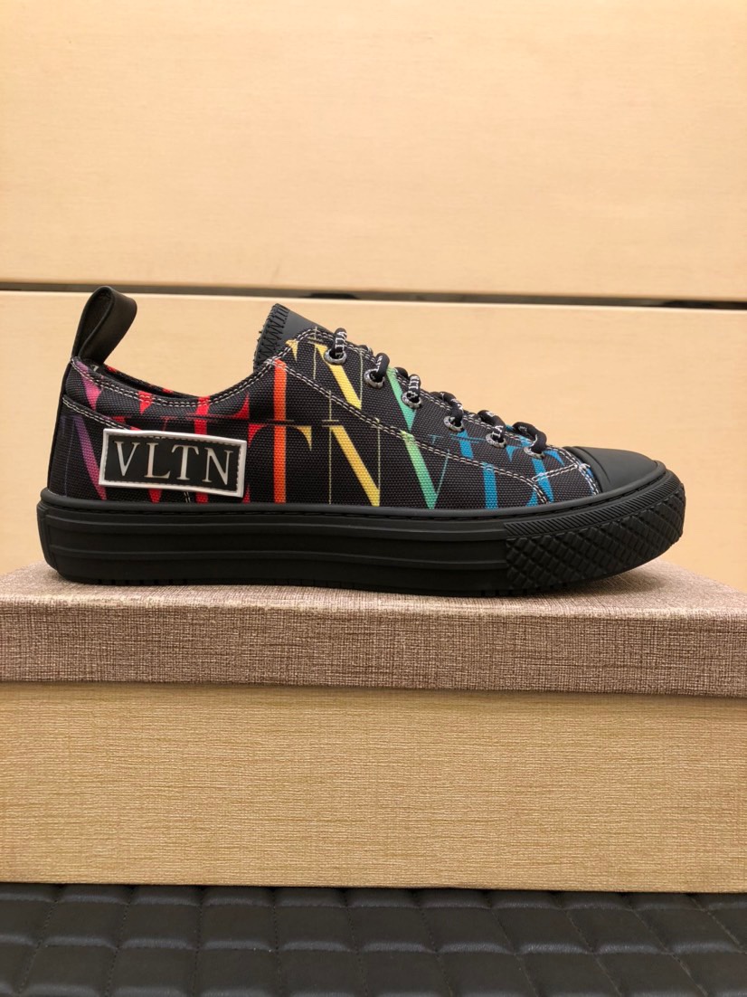 Valentino Garavani Giggies VLTN TIMES low-top sneakers 1 - vstockx
