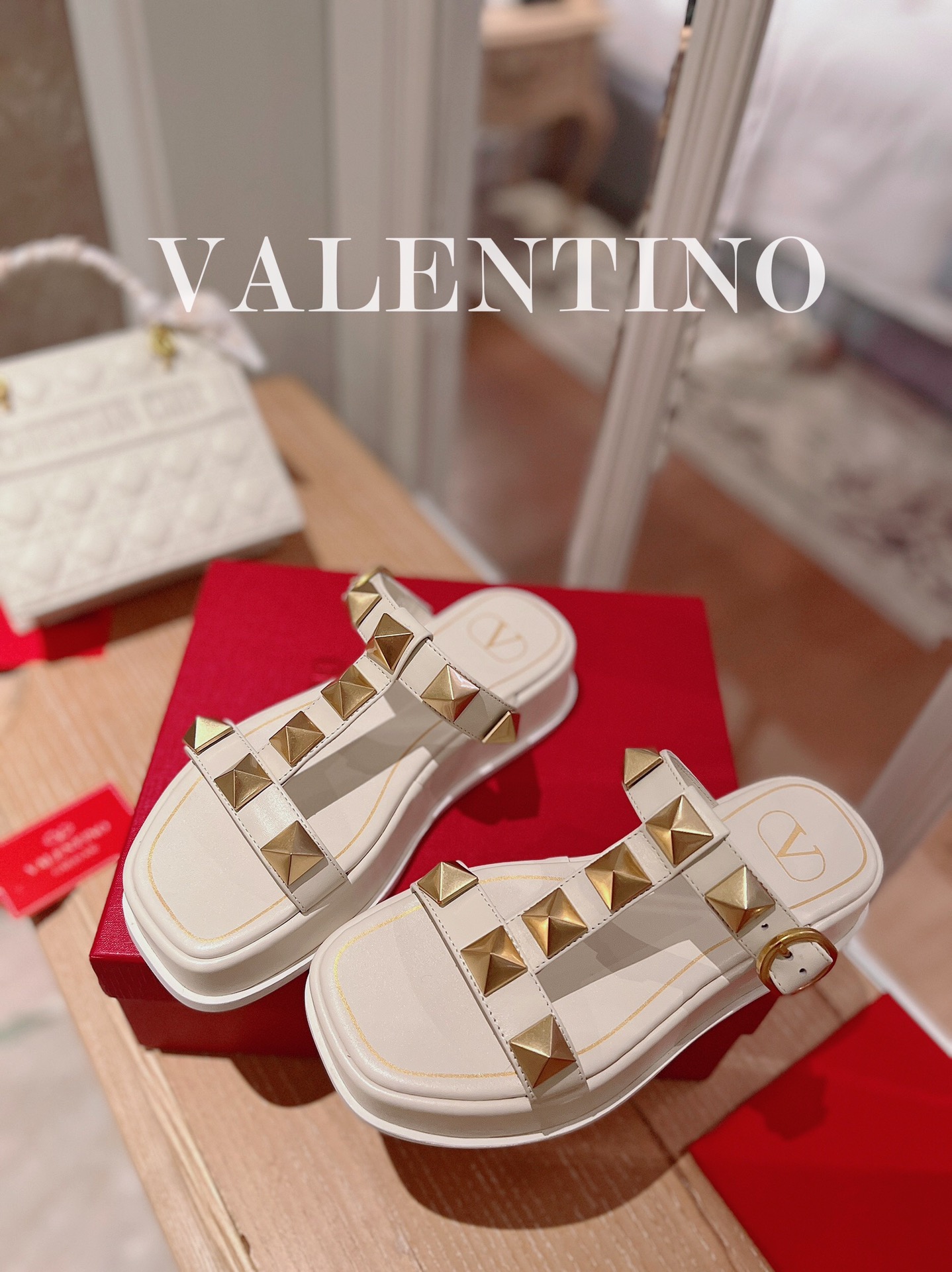 VALENTINO GARAVANI Roman Stud WOMEN 1 - vstockx