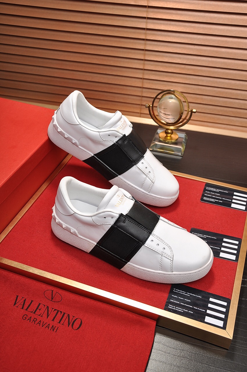 Valentino Garavani Rockstud Untitled calfskin sneaker 19 - vstockx