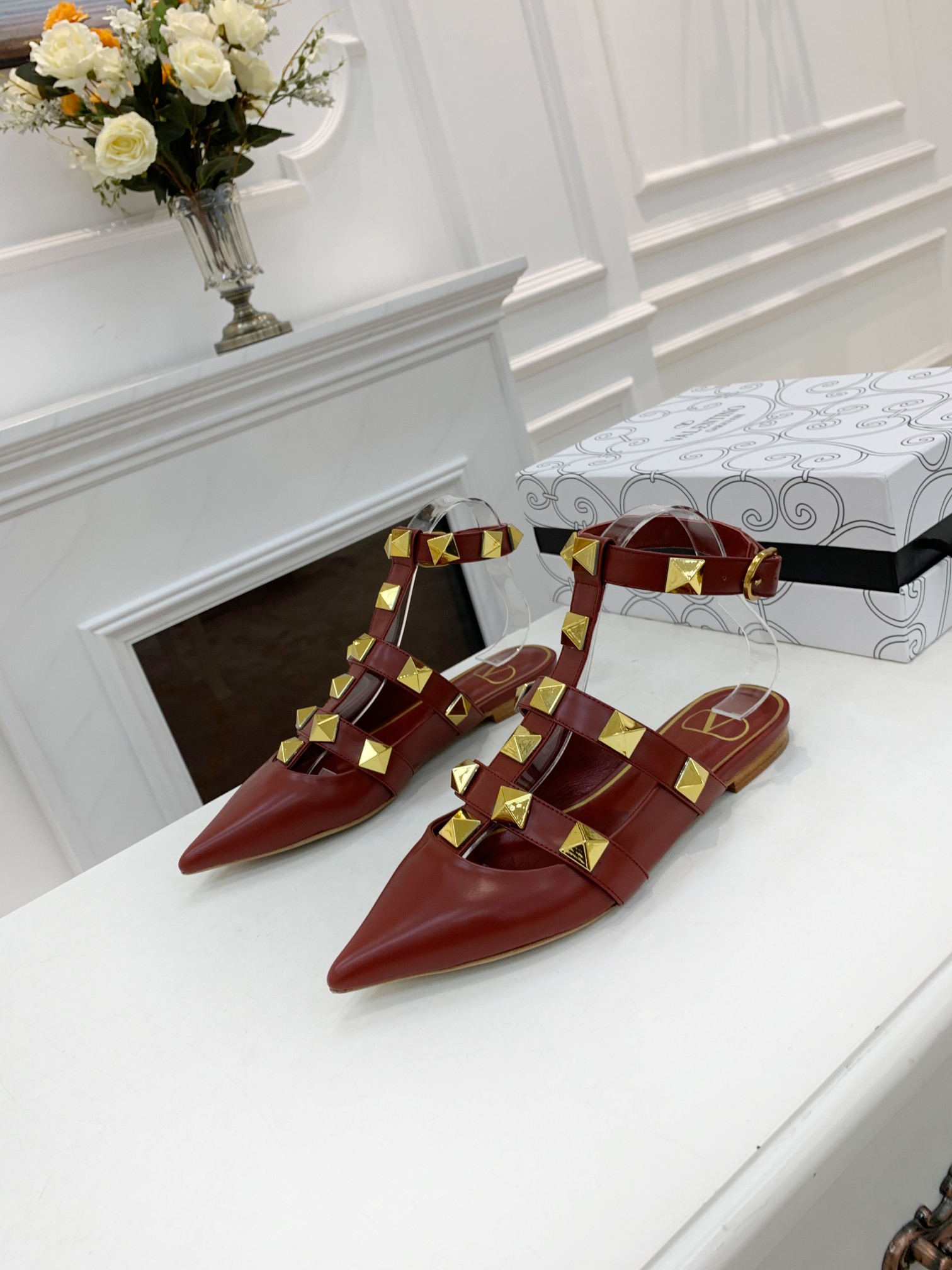 VALENTINO GARAVANI Roman Stud WOMEN 33 - vstockx