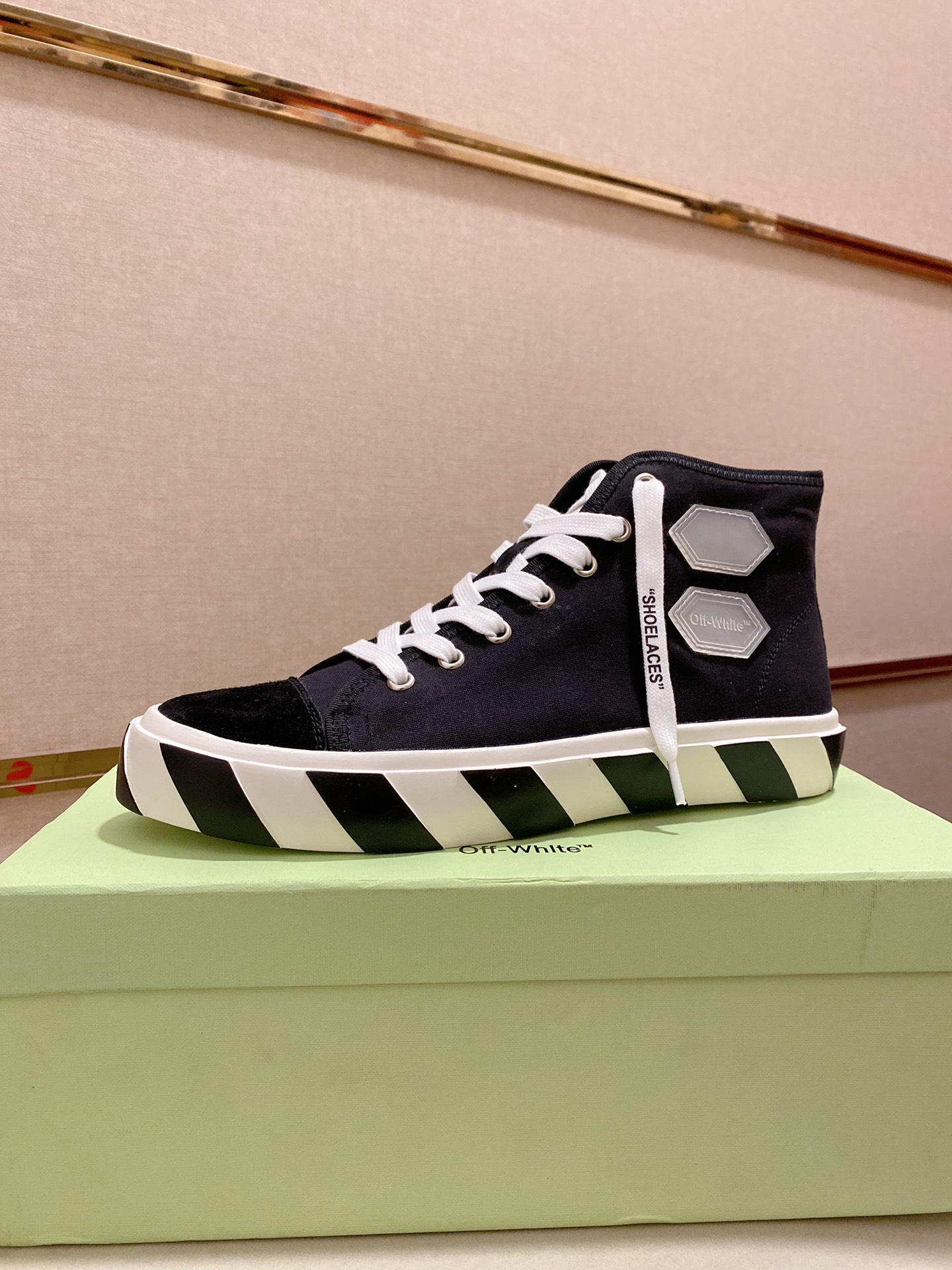 OFF-WHITE Vulcanized Hi Black Striped - vstockx