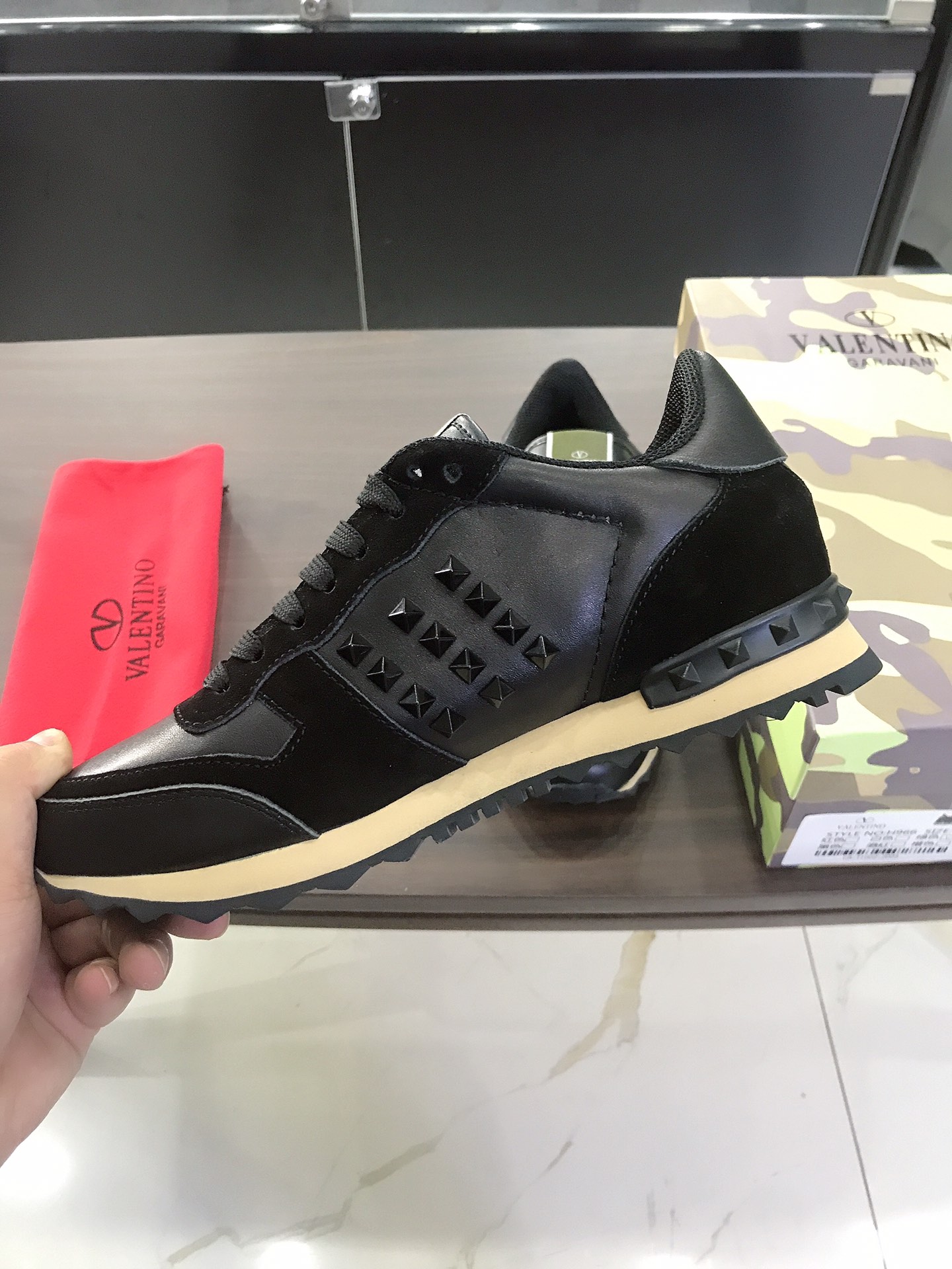 Valentino Garavani Rockrunner camouflage-print sneakers 2 - vstockx