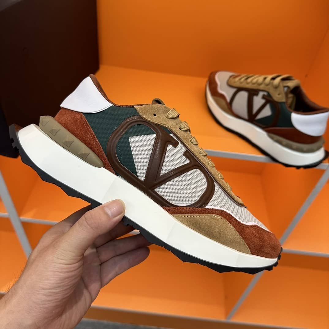 Valentino Garavani Vlogo Pace low-top sneaker in split leather, fabric and calfskin - vstockx