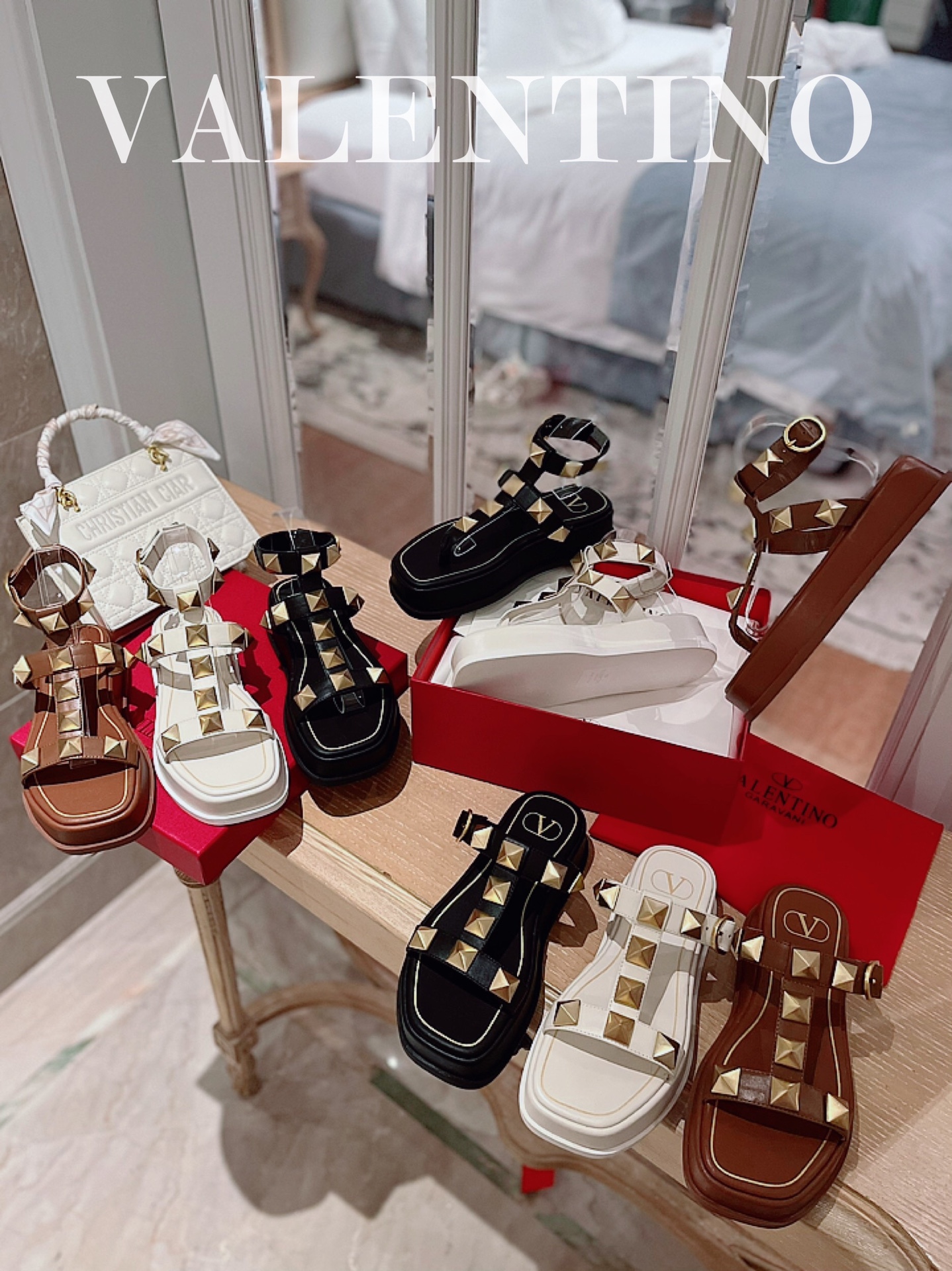 VALENTINO GARAVANI Roman Stud WOMEN 1 - vstockx