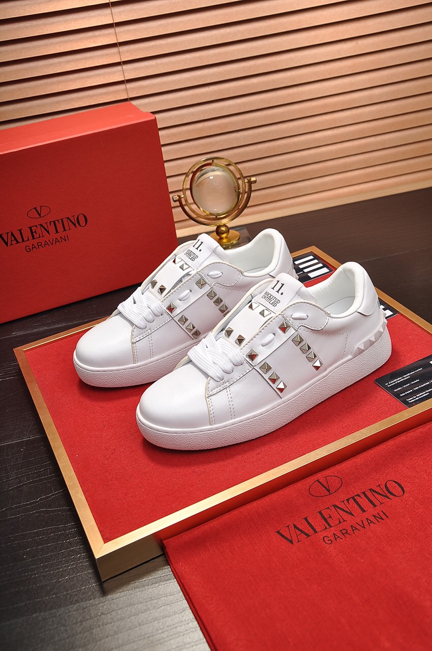 Valentino Garavani Rockstud Untitled calfskin sneaker 12 - vstockx