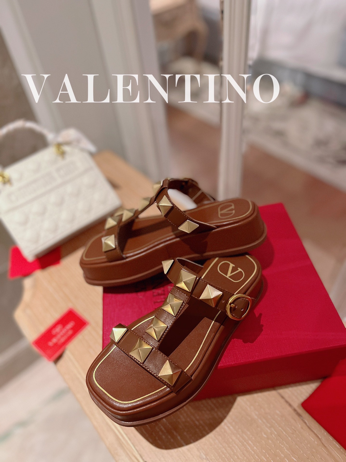 VALENTINO GARAVANI Roman Stud WOMEN 1 - vstockx