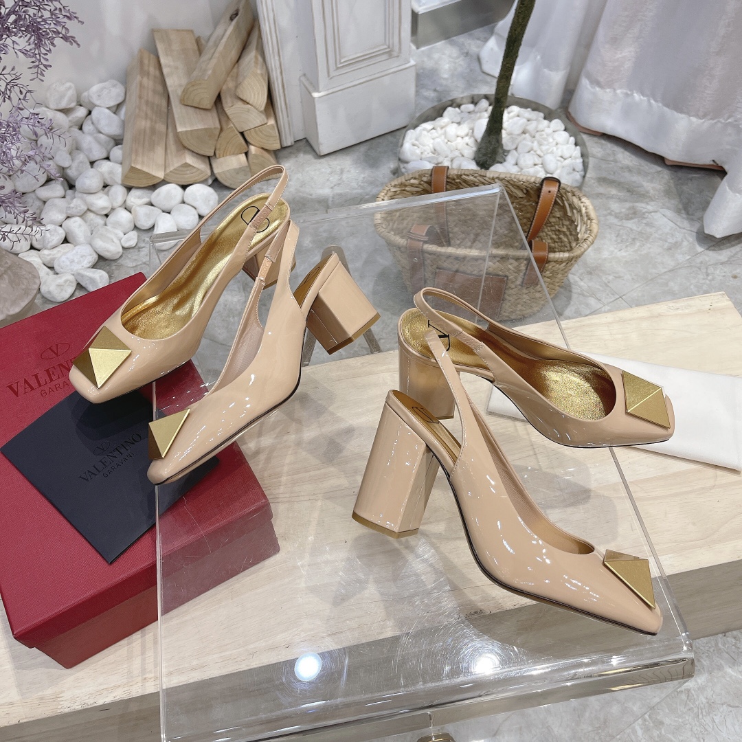 VALENTINO GARAVANI Roman Stud WOMEN 19 - vstockx