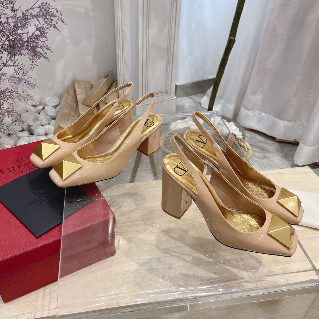 VALENTINO GARAVANI Roman Stud WOMEN 19 - vstockx