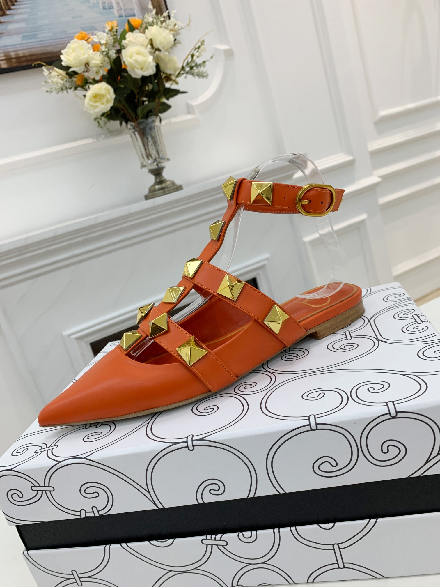 VALENTINO GARAVANI Roman Stud WOMEN 33 - vstockx