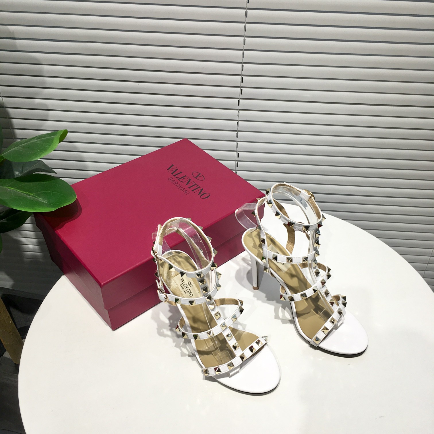 VALENTINO GARAVANI Rockstud WOMEN 36 - vstockx