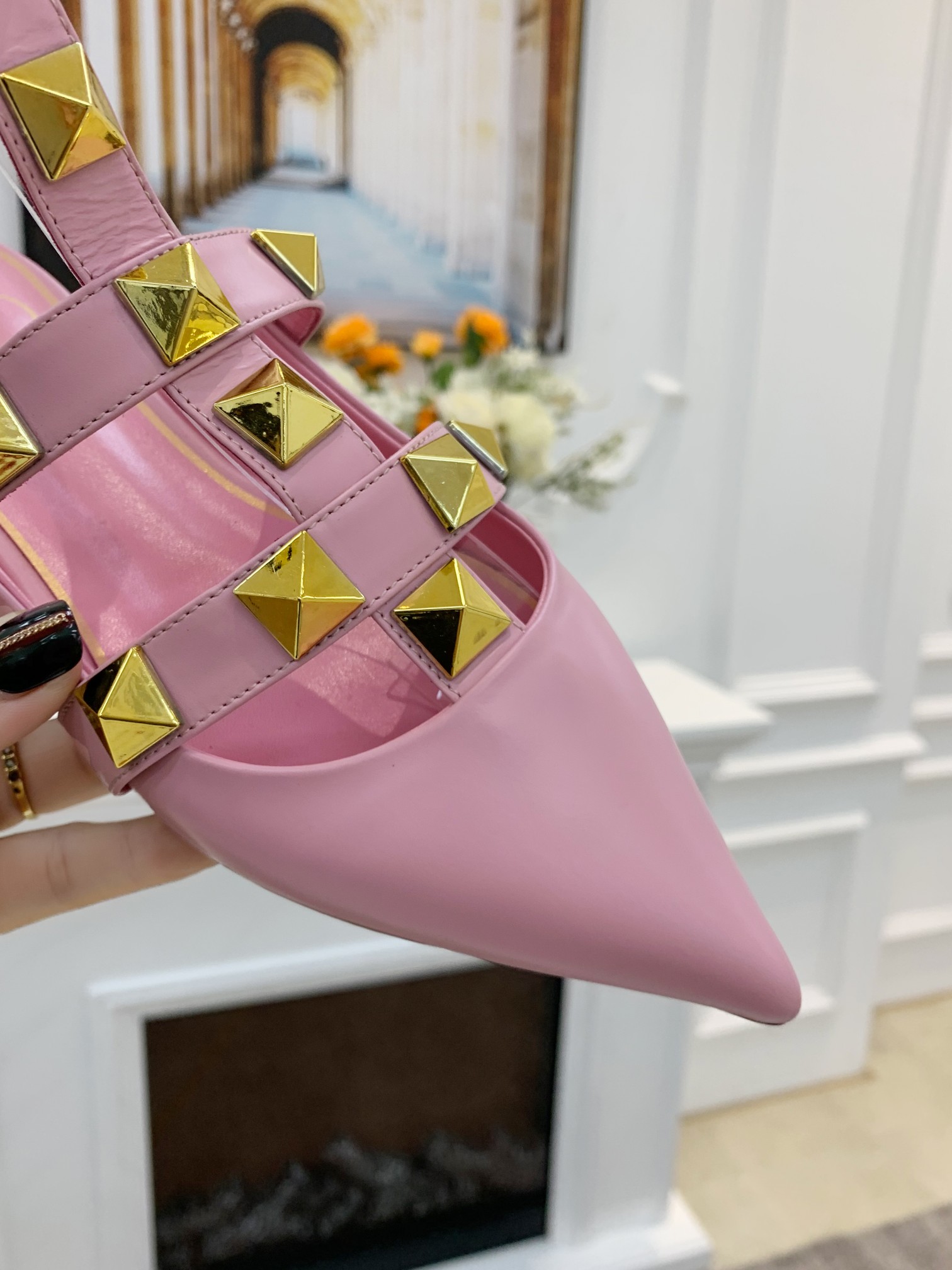 VALENTINO GARAVANI Roman Stud WOMEN 33 - vstockx