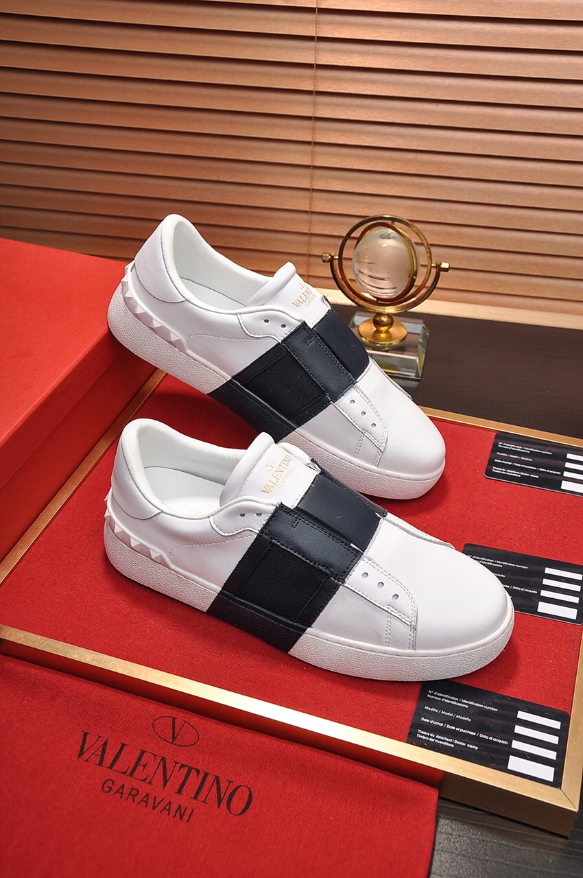 Valentino Garavani Rockstud Untitled calfskin sneaker 17 - vstockx