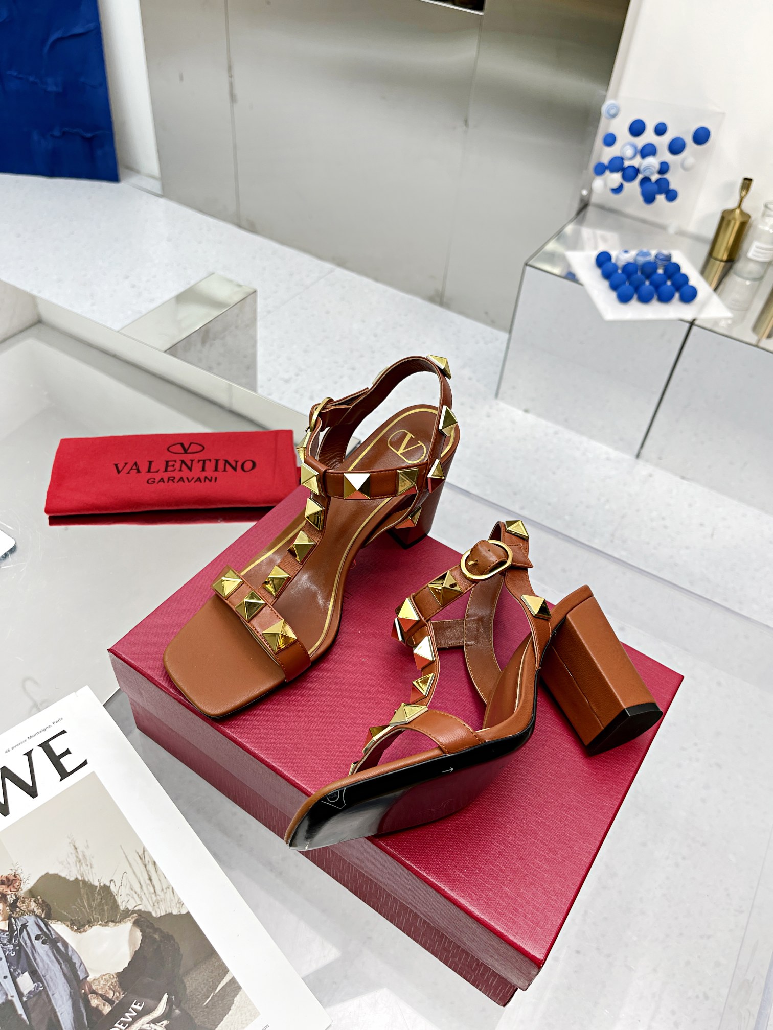 VALENTINO GARAVANI Roman Stud WOMEN 14 - vstockx