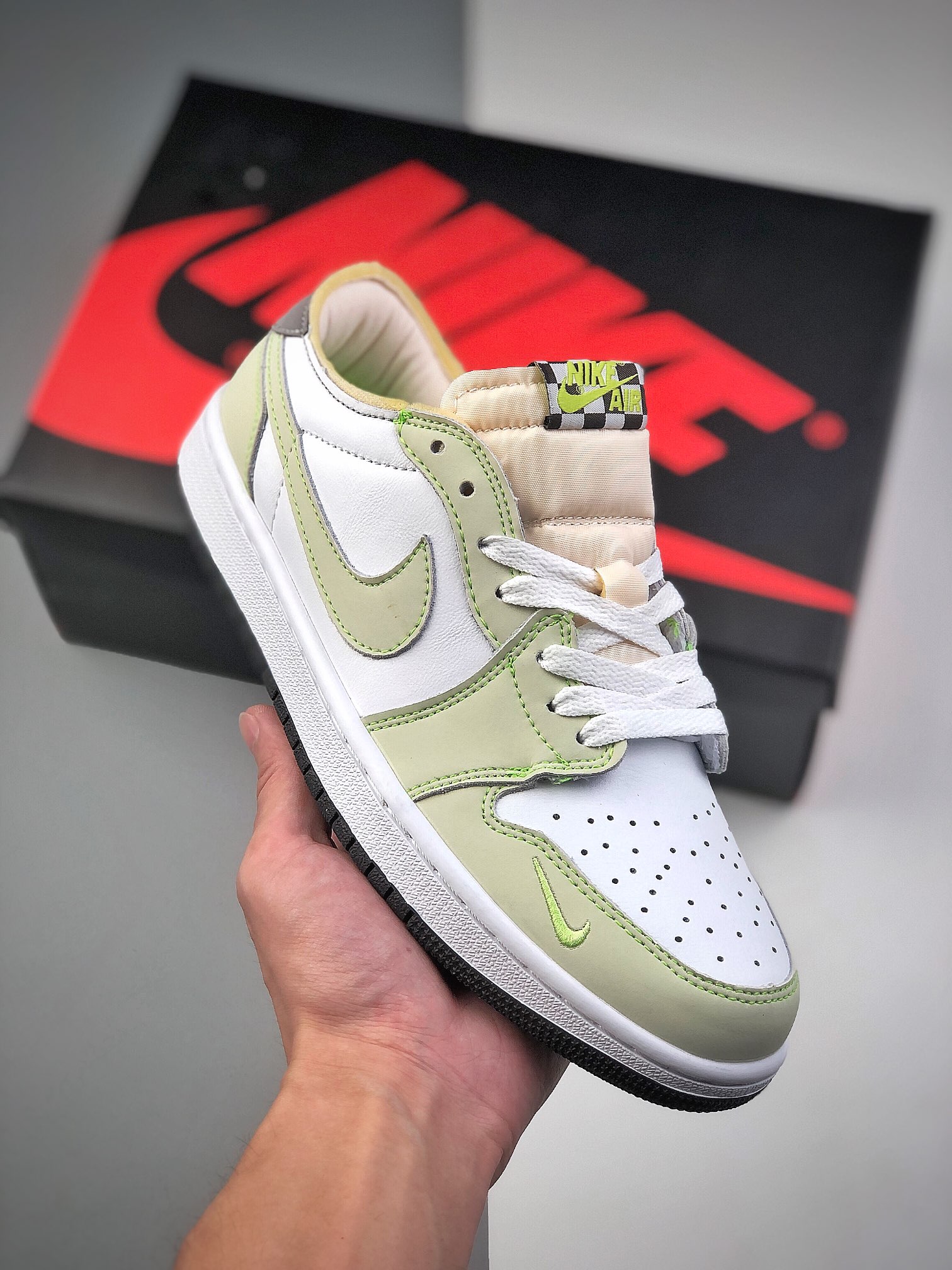 Jordan 1 Retro Low White Ghost Green Black - vstockx