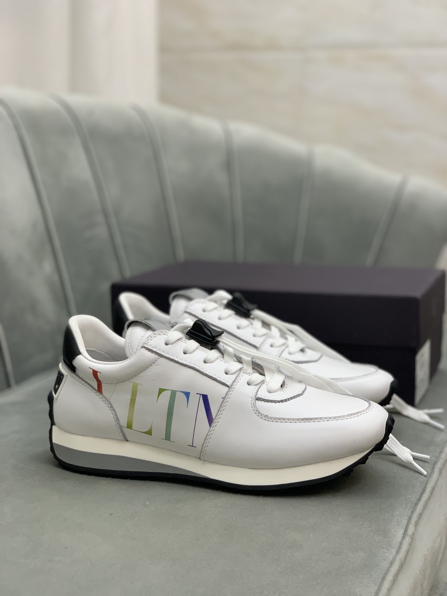 Valentino Garavani Low-top sneakers 5 - vstockx