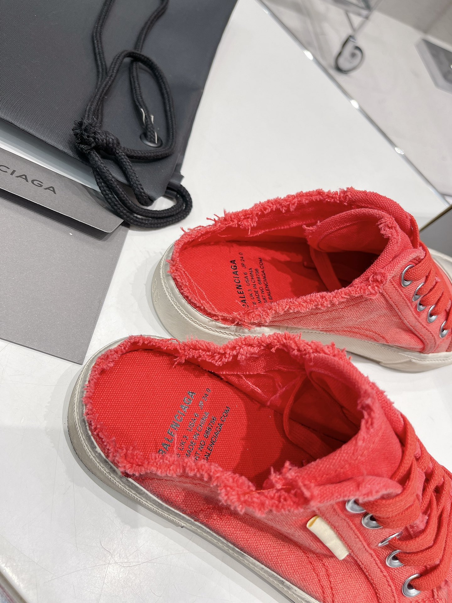 Balenciaga Paris Sneaker 3 - vstockx