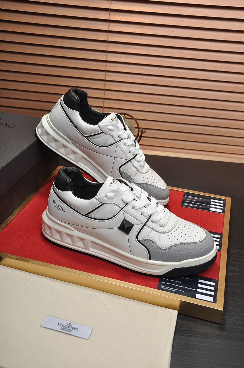 Valentino Garavani One Stud Low-top sneakers 8 - vstockx