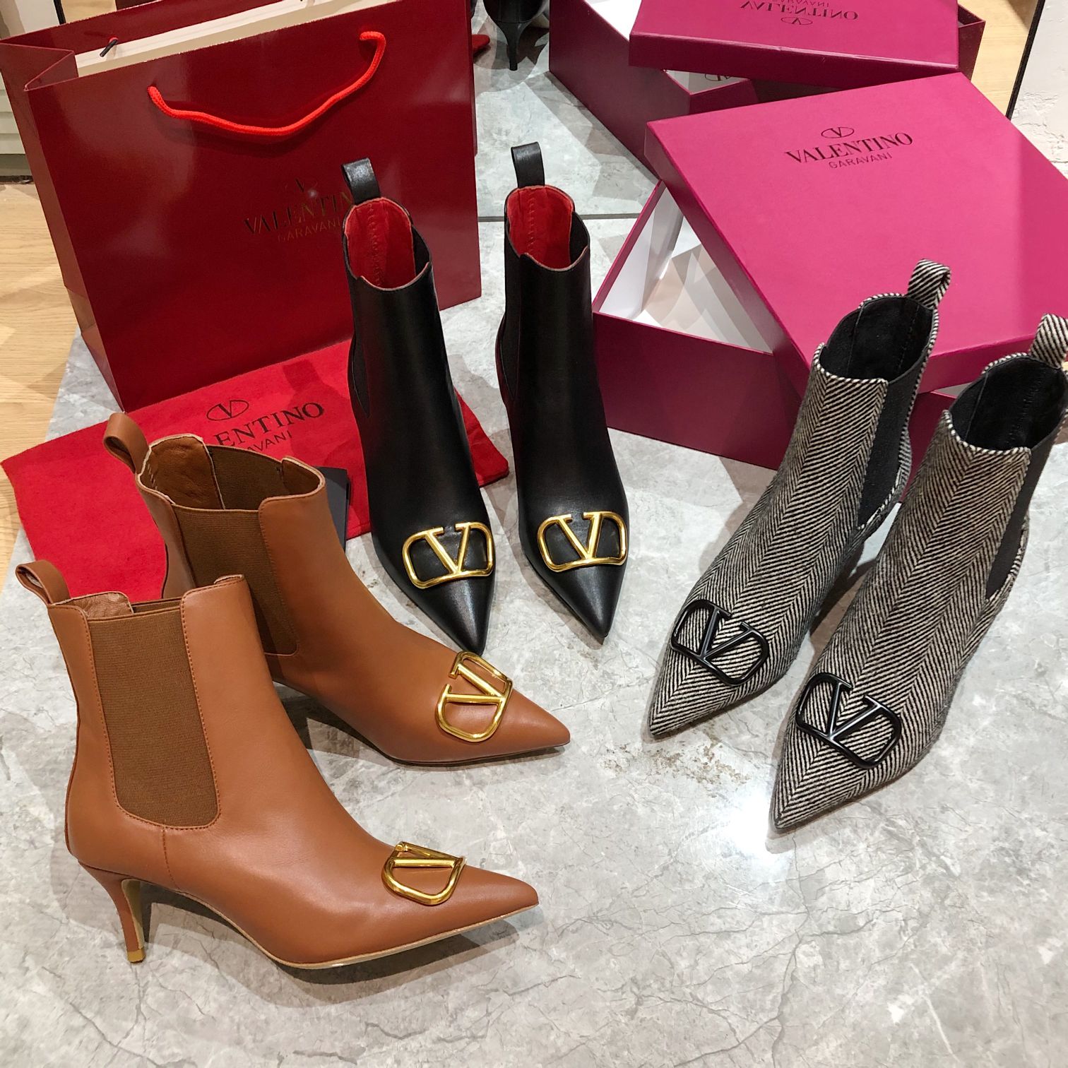 VALENTINO GARAVANI Roman Stud BOOT WOMEN 31 - vstockx