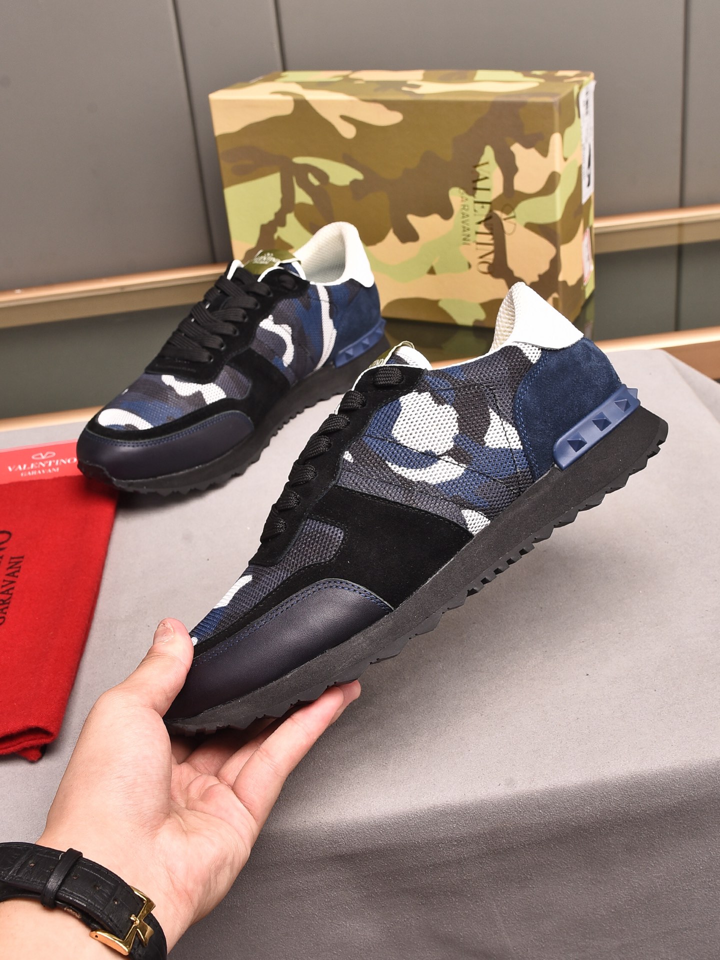 Valentino Garavani Rockrunner camouflage-print sneakers 9 - vstockx