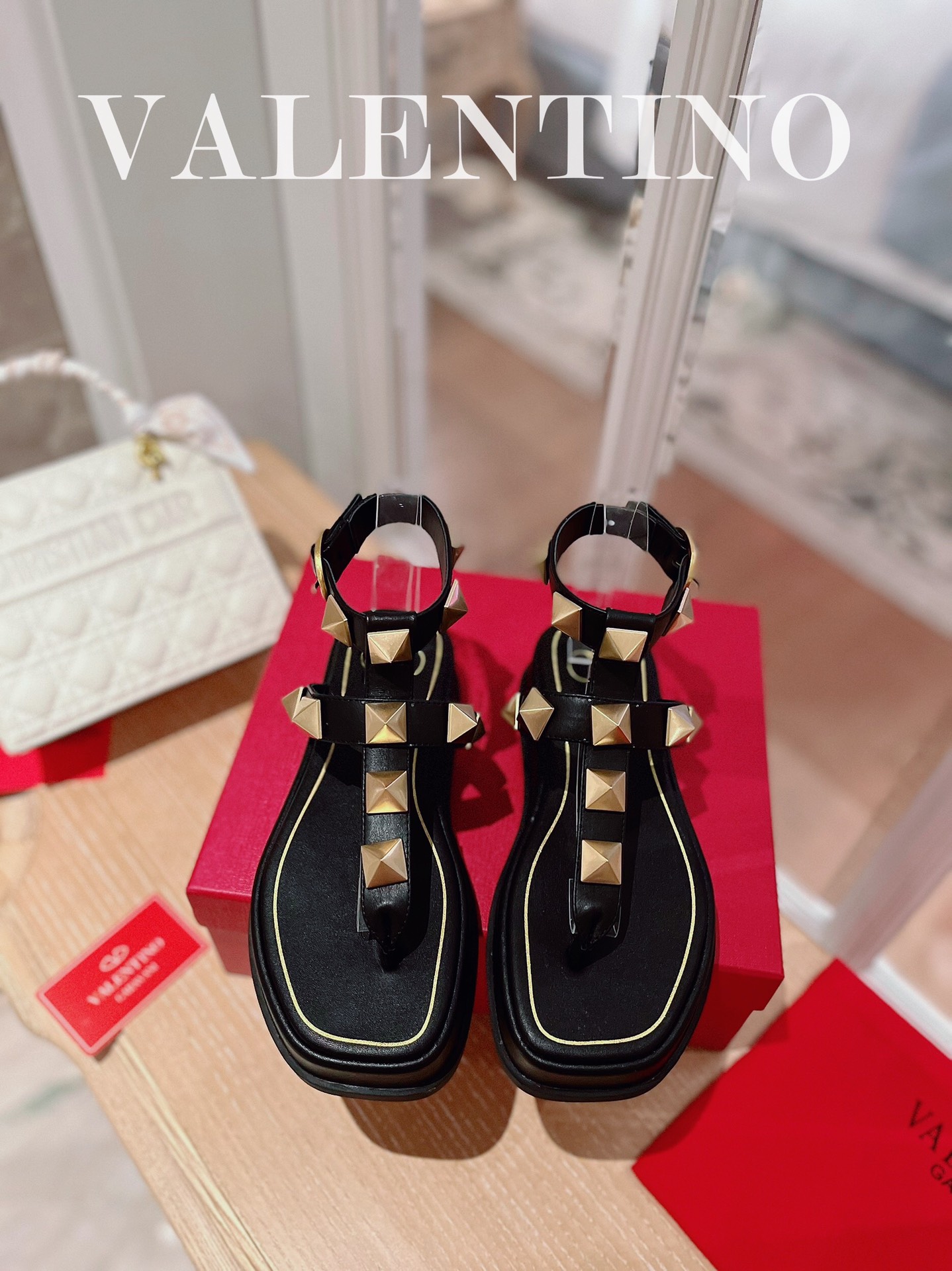 VALENTINO GARAVANI Roman Stud WOMEN 1 - vstockx