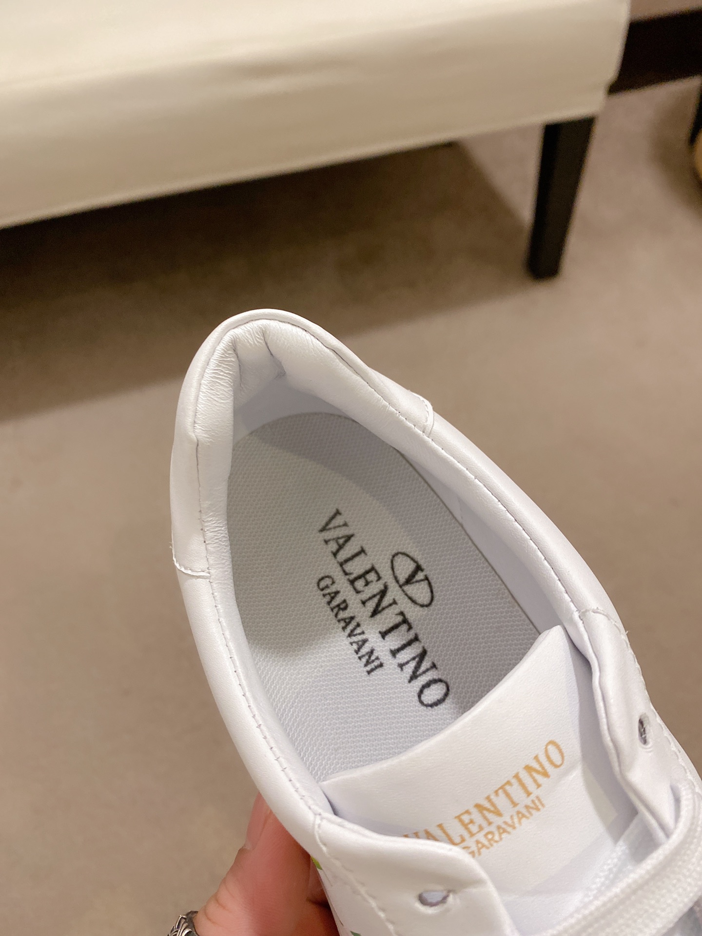 Valentino Garavani Low-top sneakers 9 - vstockx