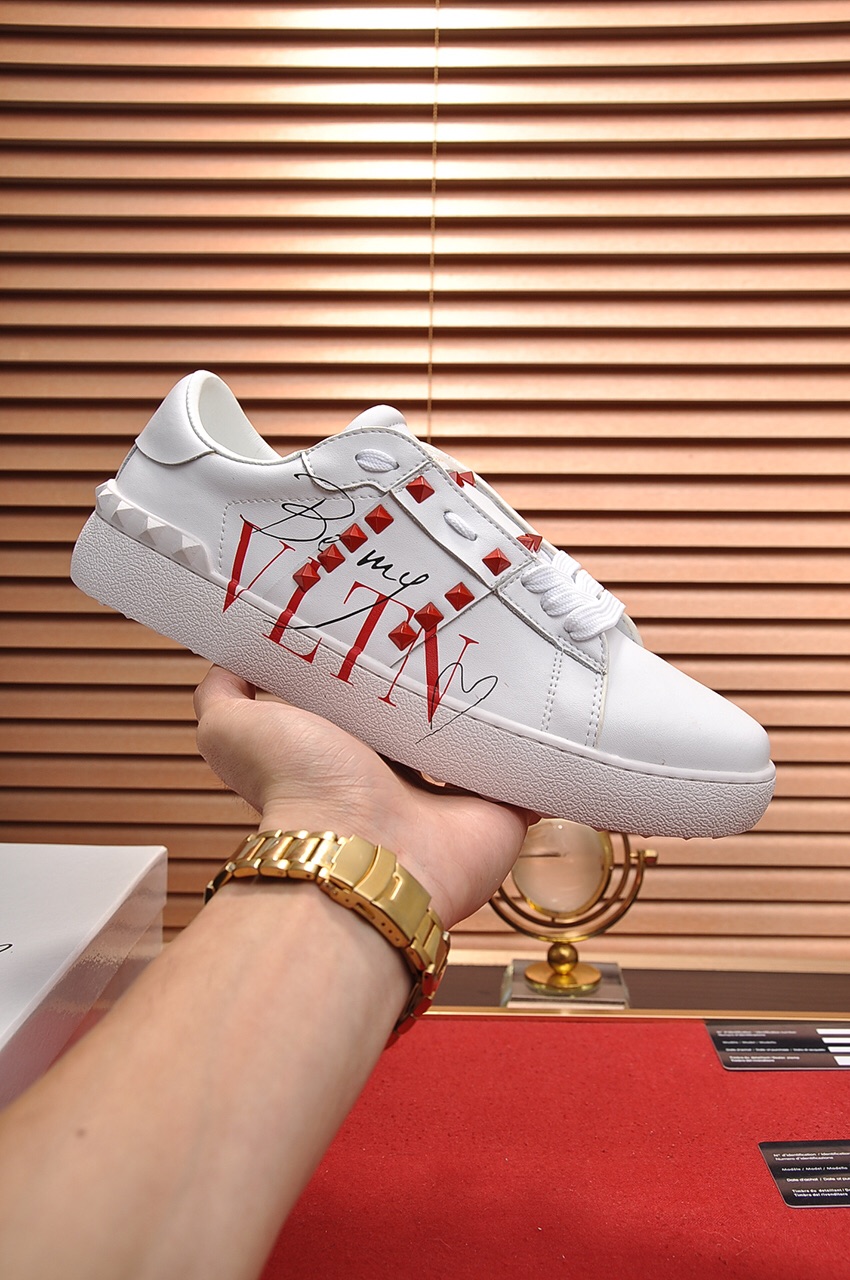 Valentino Garavani Rockstud Untitled calfskin sneaker 23 - vstockx