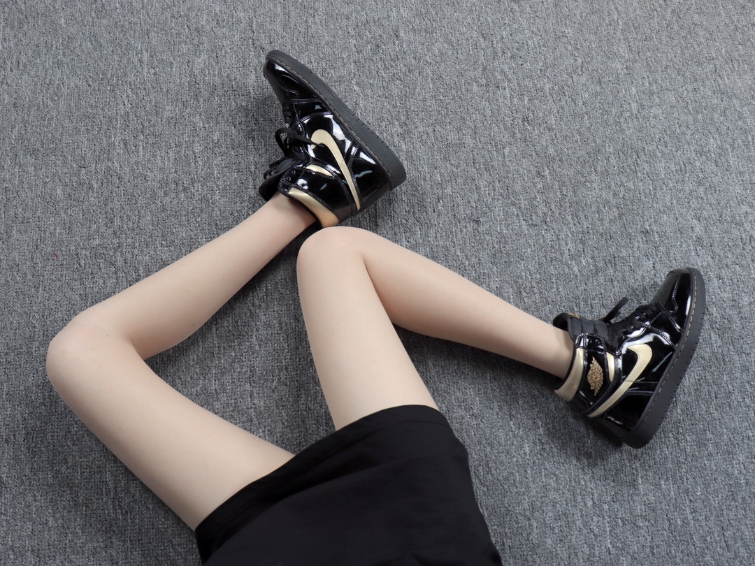 Jordan 1 Retro High Black Metallic Gold (2020) - vstockx